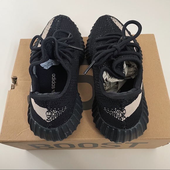 YEEZY BOOST 350 V2 “OREO” - Picture 10 of 16